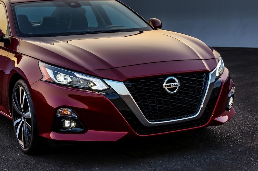 Детали экстерьера Nissan Altima Platinum 2018 года  (фото 12 из 22)